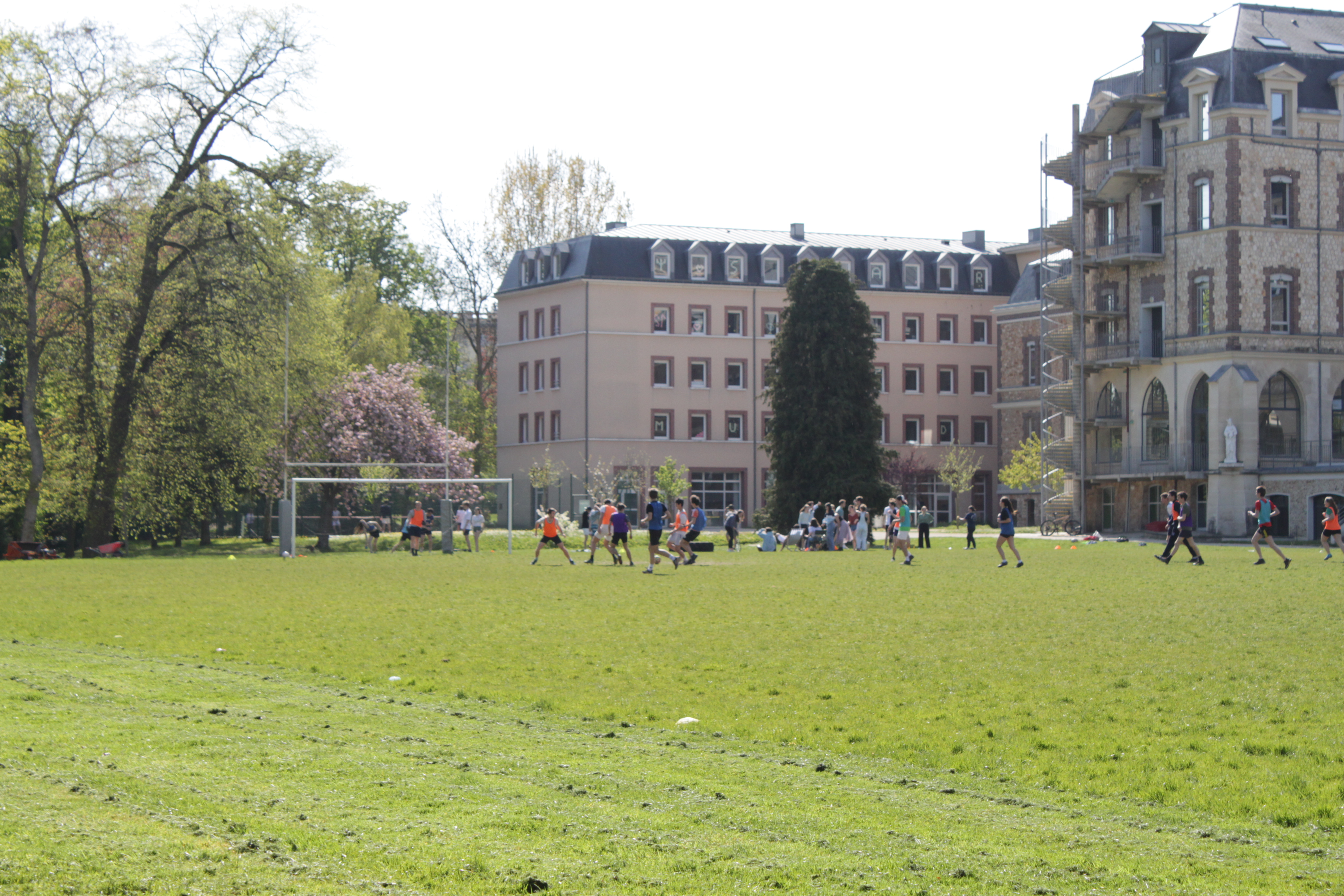 Un terrain d’honneur qui sert pour le foot et pour le rugby